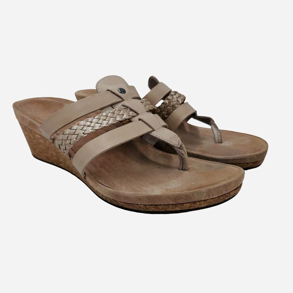 UGG Maddie Wedge‎ Sandals Women's Size 7.5 M Beige
